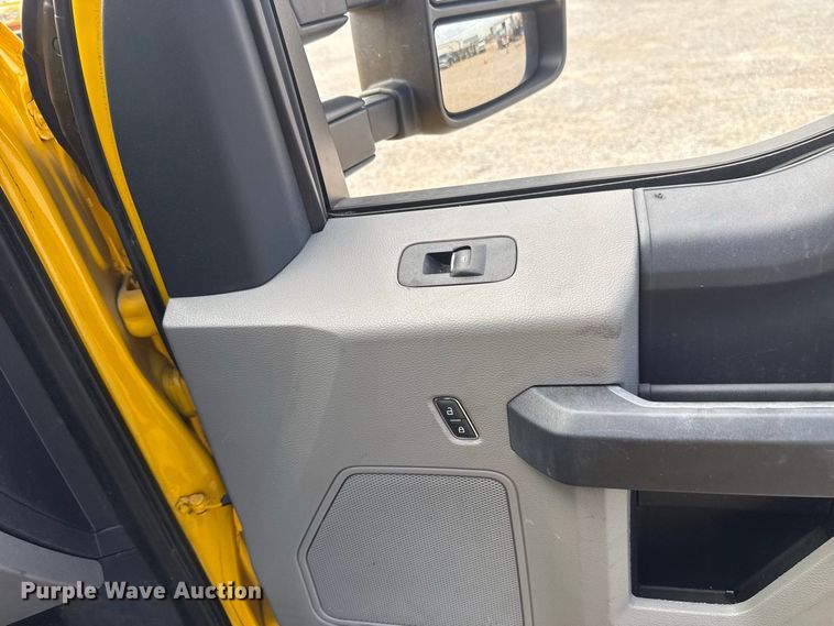 image for item FC4223 2022 Ford F350 Super Duty pickup truck