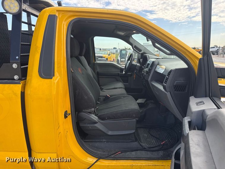 image for item FC4223 2022 Ford F350 Super Duty pickup truck