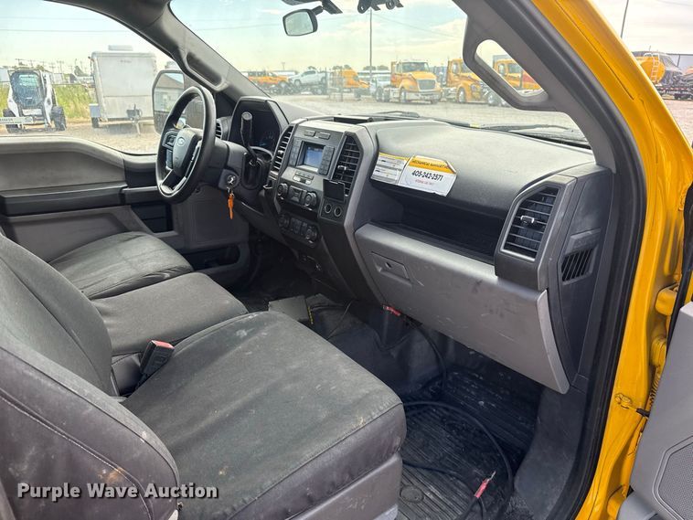 image for item FC4223 2022 Ford F350 Super Duty pickup truck