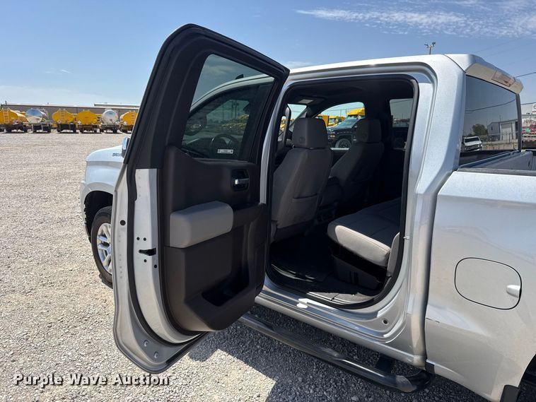 image for item FC4224 2021 Chevrolet Silverado 1500 Crew Cab pickup truck
