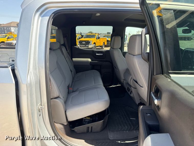 image for item FC4224 2021 Chevrolet Silverado 1500 Crew Cab pickup truck