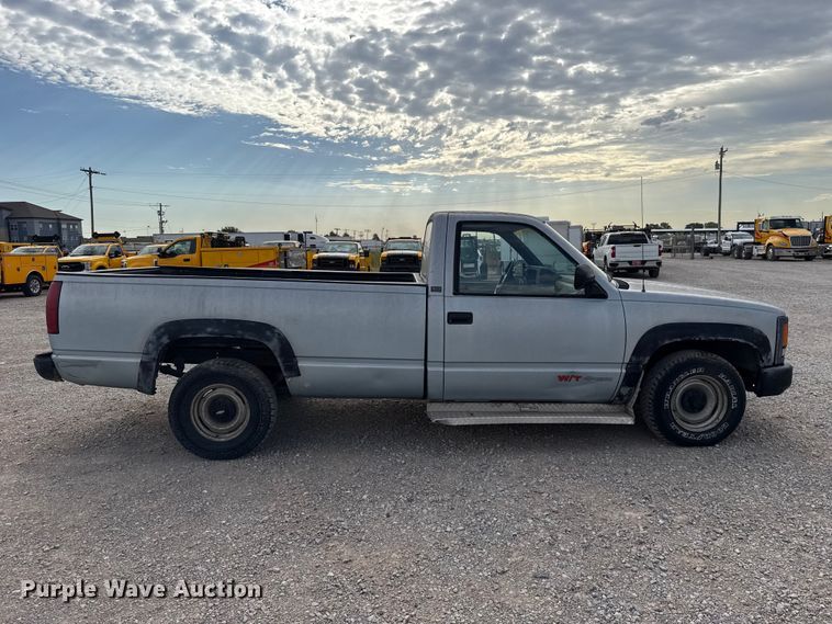 image for item FC4226 1992 Chevrolet Cheyenne 1500 pickup truck