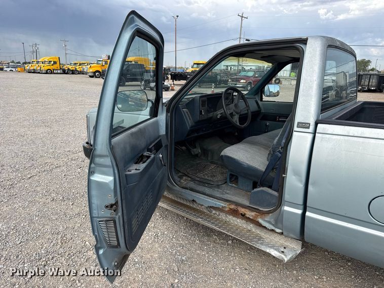 image for item FC4226 1992 Chevrolet Cheyenne 1500 pickup truck
