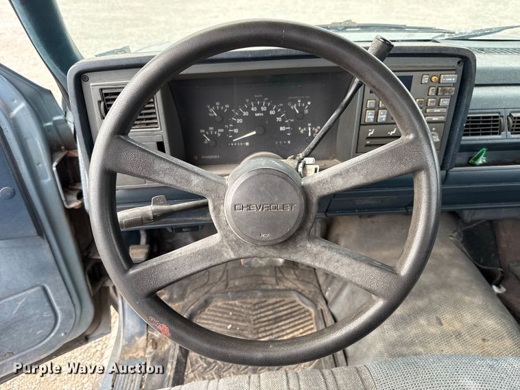 image for item FC4226 1992 Chevrolet Cheyenne 1500 pickup truck