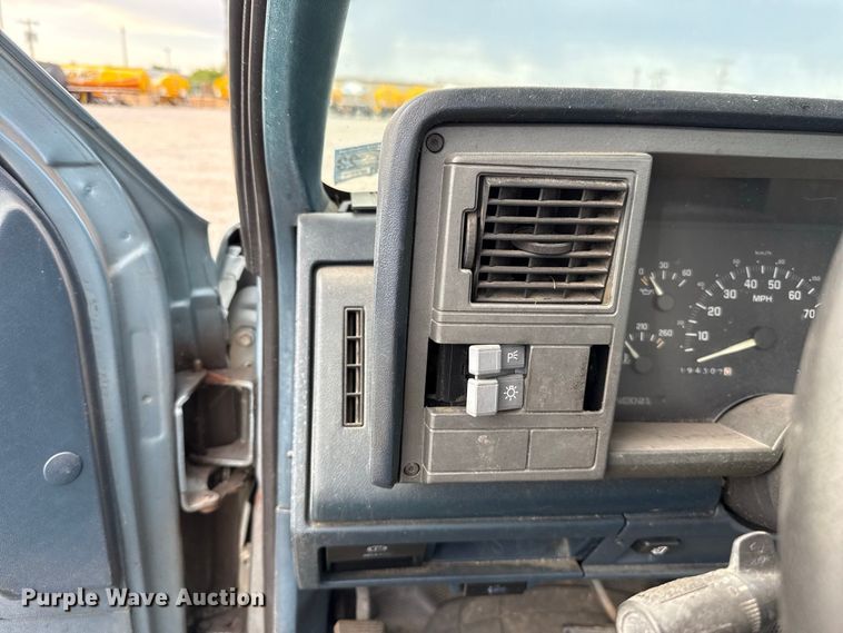 image for item FC4226 1992 Chevrolet Cheyenne 1500 pickup truck