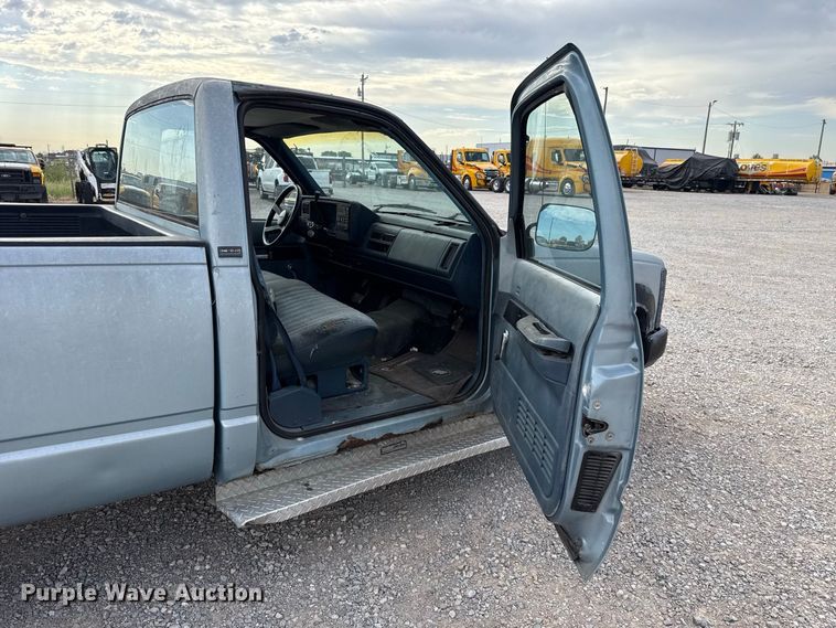 image for item FC4226 1992 Chevrolet Cheyenne 1500 pickup truck