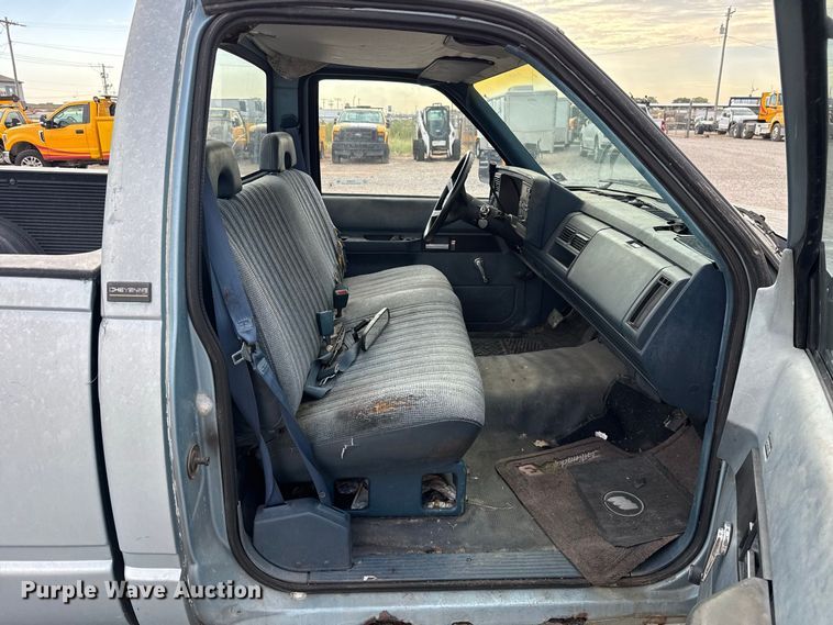 image for item FC4226 1992 Chevrolet Cheyenne 1500 pickup truck