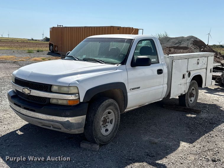2002 Chevrolet Silverado 2500HD utility bed pickup truck