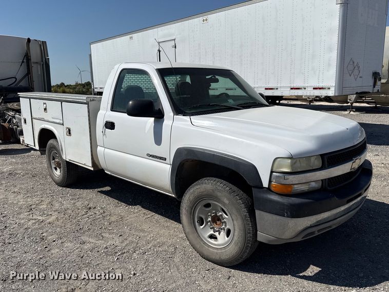 image for item FC4252 2002 Chevrolet Silverado 2500HD utility bed pickup truck