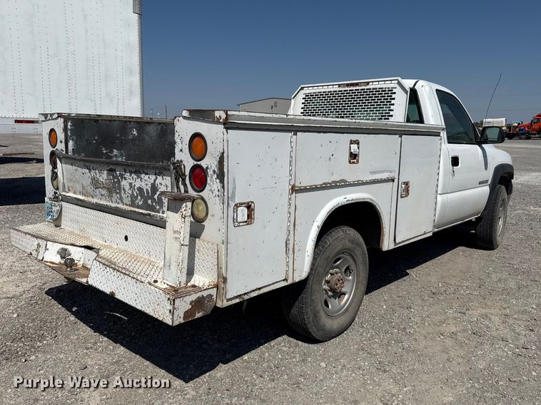 image for item FC4252 2002 Chevrolet Silverado 2500HD utility bed pickup truck