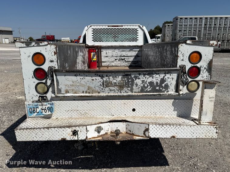 image for item FC4252 2002 Chevrolet Silverado 2500HD utility bed pickup truck