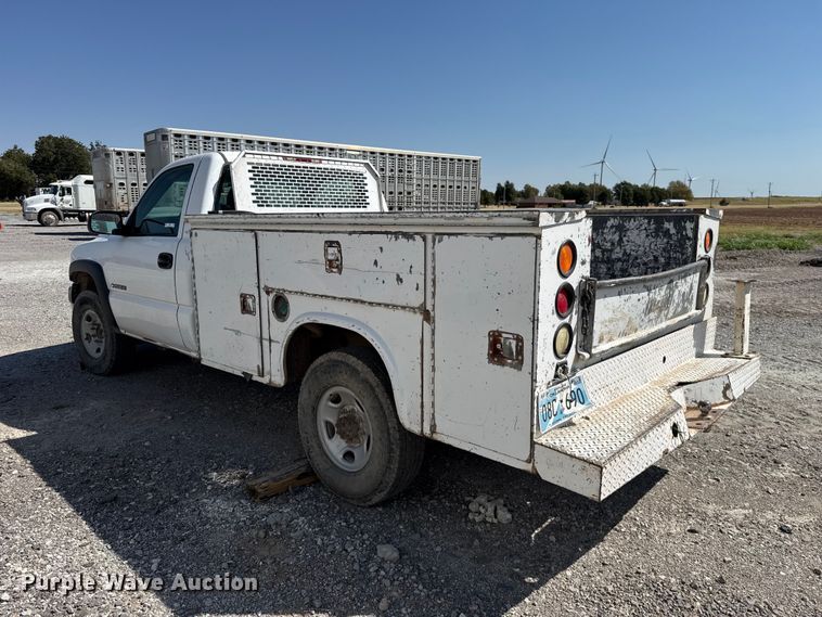 image for item FC4252 2002 Chevrolet Silverado 2500HD utility bed pickup truck