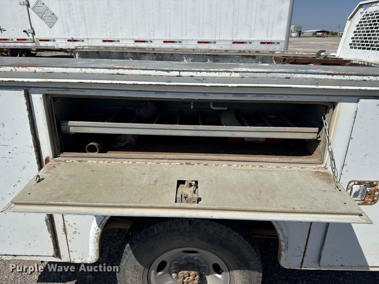 image for item FC4252 2002 Chevrolet Silverado 2500HD utility bed pickup truck