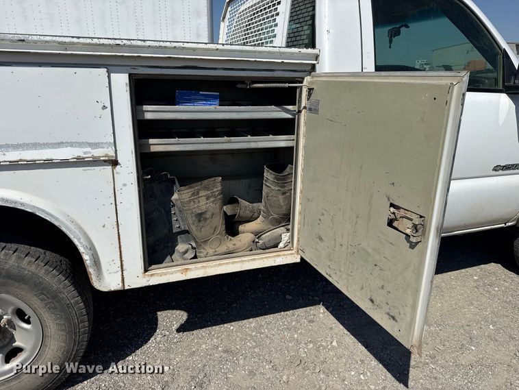 image for item FC4252 2002 Chevrolet Silverado 2500HD utility bed pickup truck