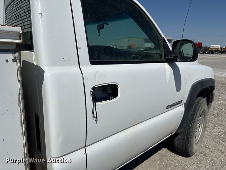 image for item FC4252 2002 Chevrolet Silverado 2500HD utility bed pickup truck