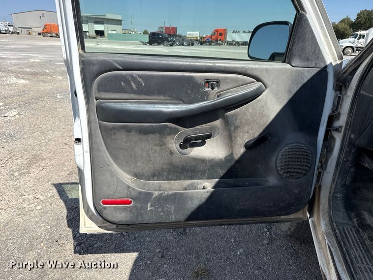 image for item FC4252 2002 Chevrolet Silverado 2500HD utility bed pickup truck