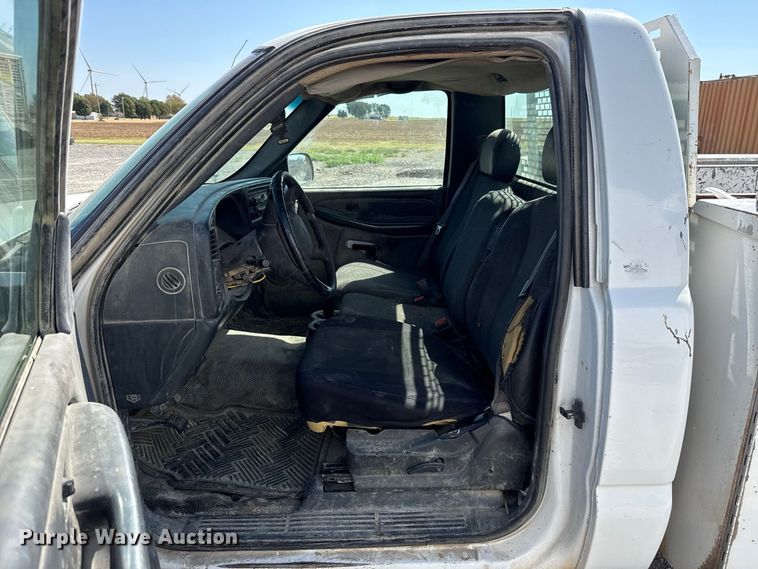 image for item FC4252 2002 Chevrolet Silverado 2500HD utility bed pickup truck