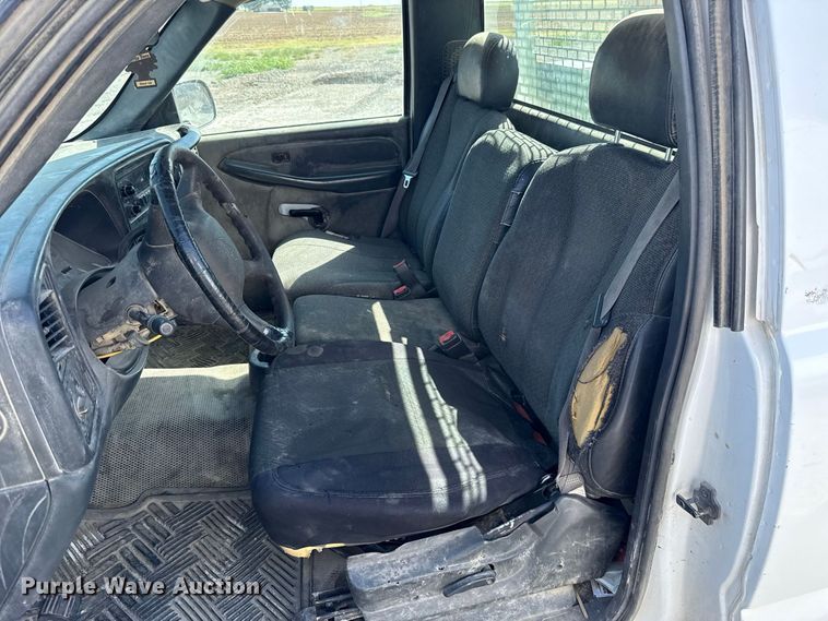 image for item FC4252 2002 Chevrolet Silverado 2500HD utility bed pickup truck