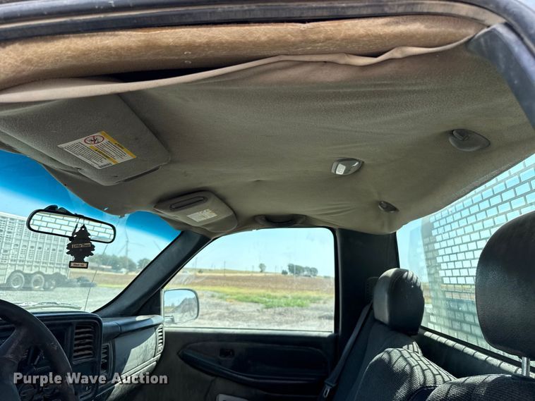 image for item FC4252 2002 Chevrolet Silverado 2500HD utility bed pickup truck