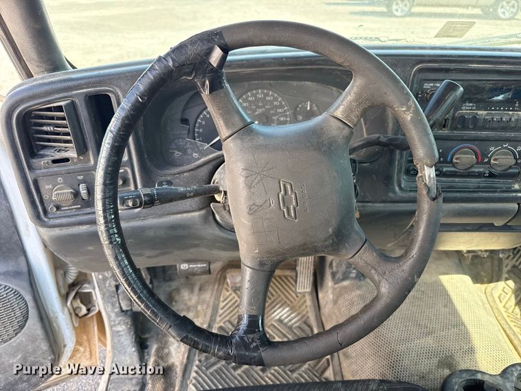 image for item FC4252 2002 Chevrolet Silverado 2500HD utility bed pickup truck