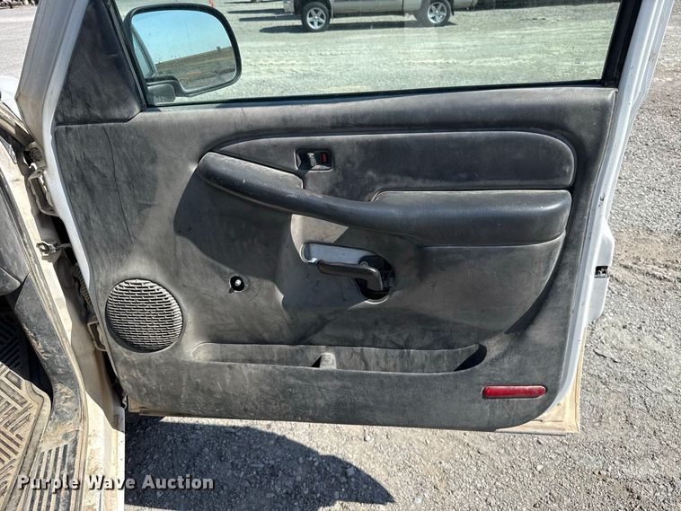 image for item FC4252 2002 Chevrolet Silverado 2500HD utility bed pickup truck