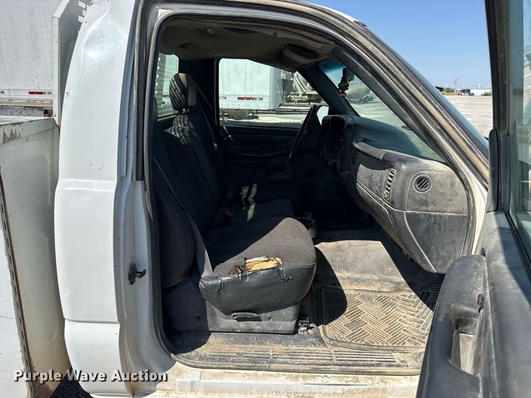 image for item FC4252 2002 Chevrolet Silverado 2500HD utility bed pickup truck
