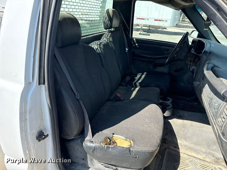 image for item FC4252 2002 Chevrolet Silverado 2500HD utility bed pickup truck