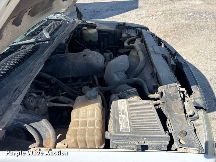 image for item FC4252 2002 Chevrolet Silverado 2500HD utility bed pickup truck