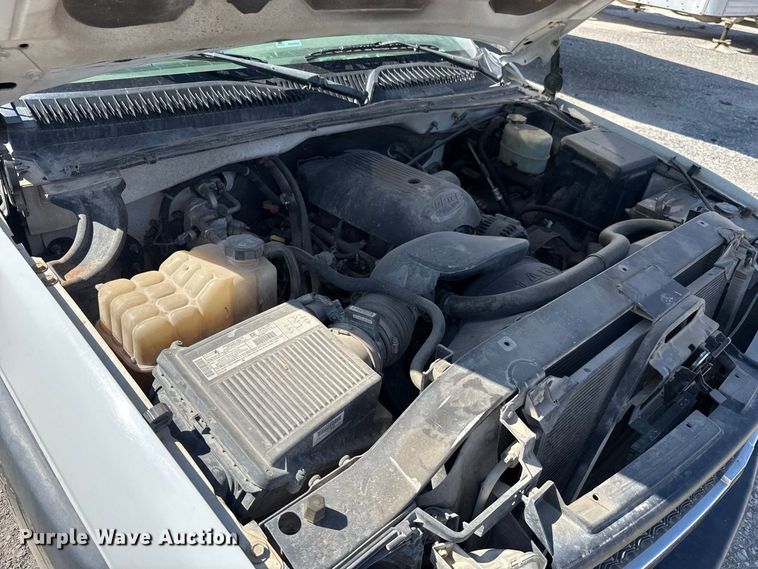image for item FC4252 2002 Chevrolet Silverado 2500HD utility bed pickup truck