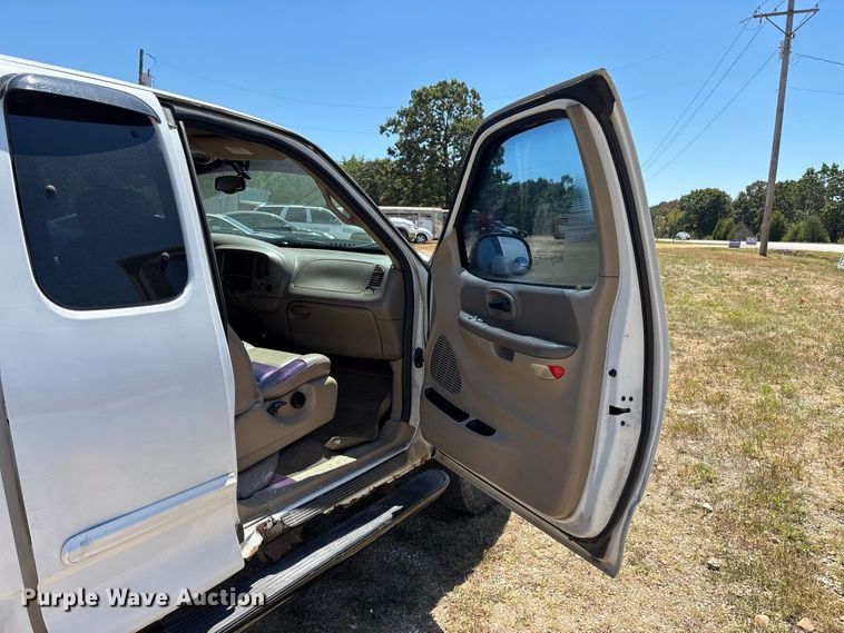 image for item FG0604 2001 Ford  F150 Ext. Cab pickup truck
