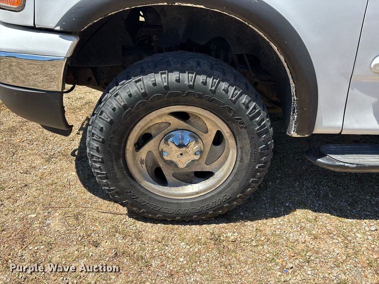 image for item FG0604 2001 Ford  F150 Ext. Cab pickup truck