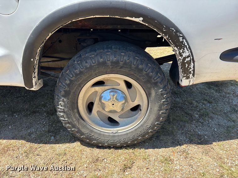 image for item FG0604 2001 Ford  F150 Ext. Cab pickup truck
