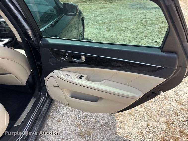 image for item FG0610 2014 Hyundai  Equus 