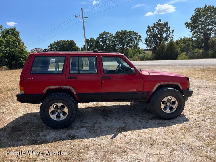 image for item FG0611 1999 Jeep  Cherokee SUV