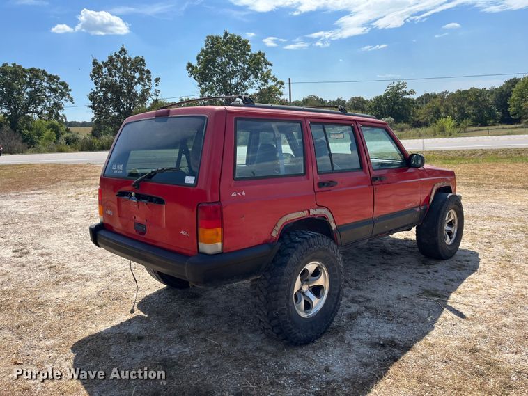 image for item FG0611 1999 Jeep  Cherokee SUV