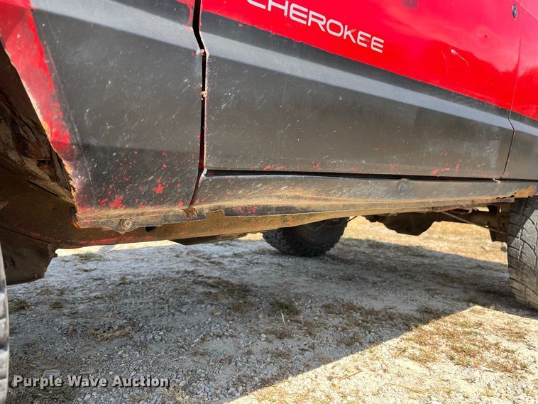 image for item FG0611 1999 Jeep  Cherokee SUV