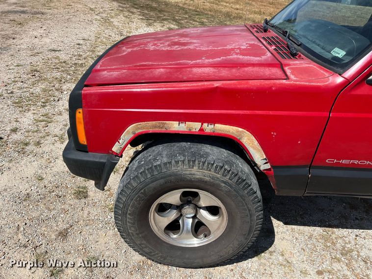 image for item FG0611 1999 Jeep  Cherokee SUV