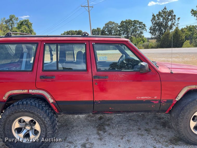 image for item FG0611 1999 Jeep  Cherokee SUV