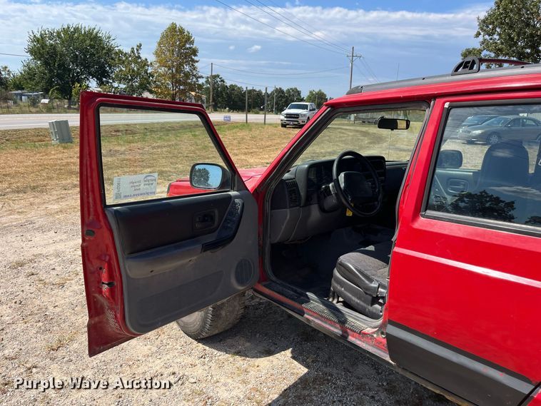 image for item FG0611 1999 Jeep  Cherokee SUV