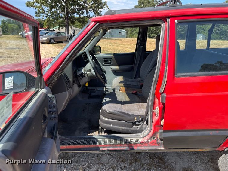 image for item FG0611 1999 Jeep  Cherokee SUV