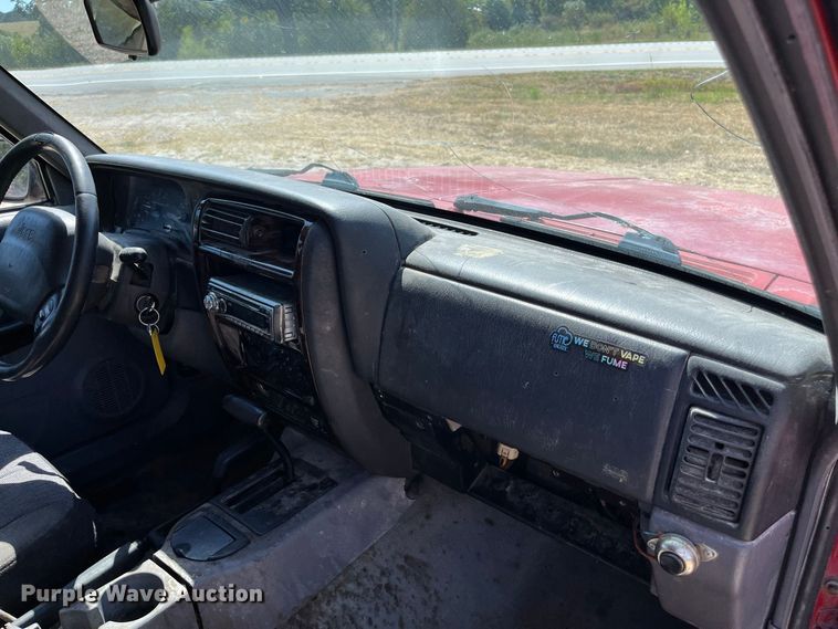 image for item FG0611 1999 Jeep  Cherokee SUV
