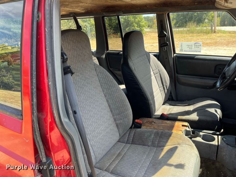 image for item FG0611 1999 Jeep  Cherokee SUV