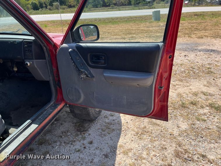 image for item FG0611 1999 Jeep  Cherokee SUV
