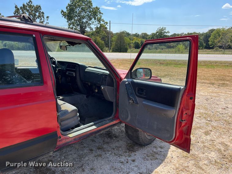 image for item FG0611 1999 Jeep  Cherokee SUV