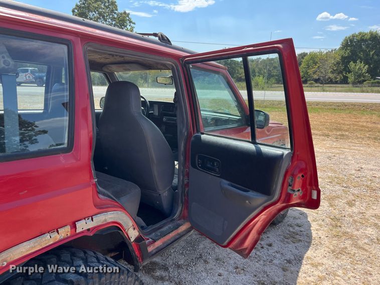image for item FG0611 1999 Jeep  Cherokee SUV