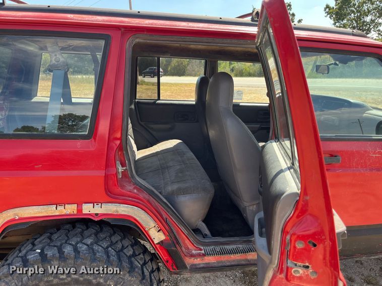 image for item FG0611 1999 Jeep  Cherokee SUV