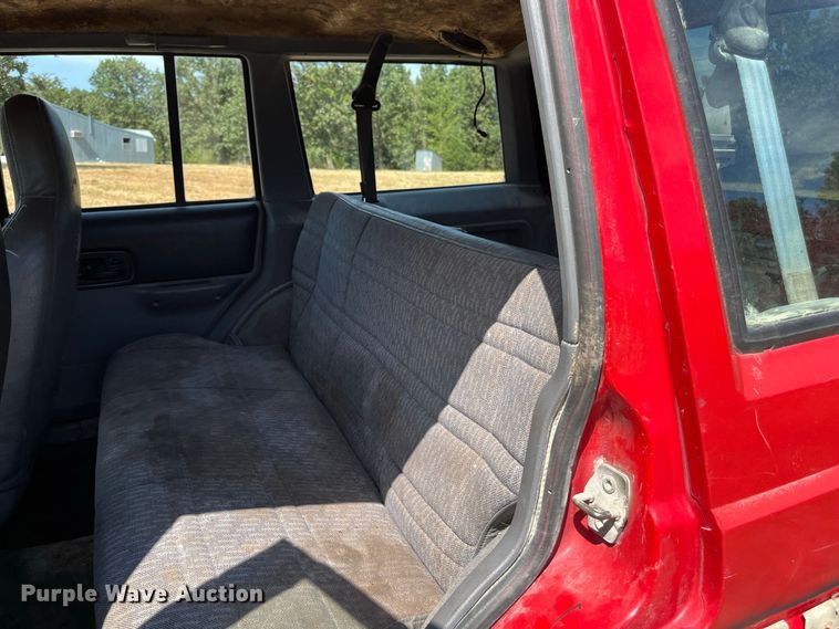image for item FG0611 1999 Jeep  Cherokee SUV