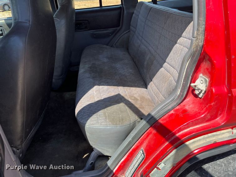 image for item FG0611 1999 Jeep  Cherokee SUV