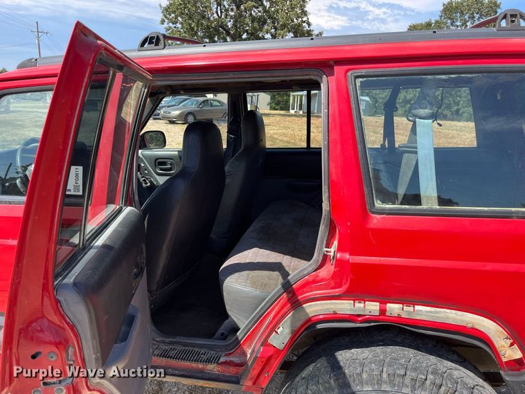 image for item FG0611 1999 Jeep  Cherokee SUV