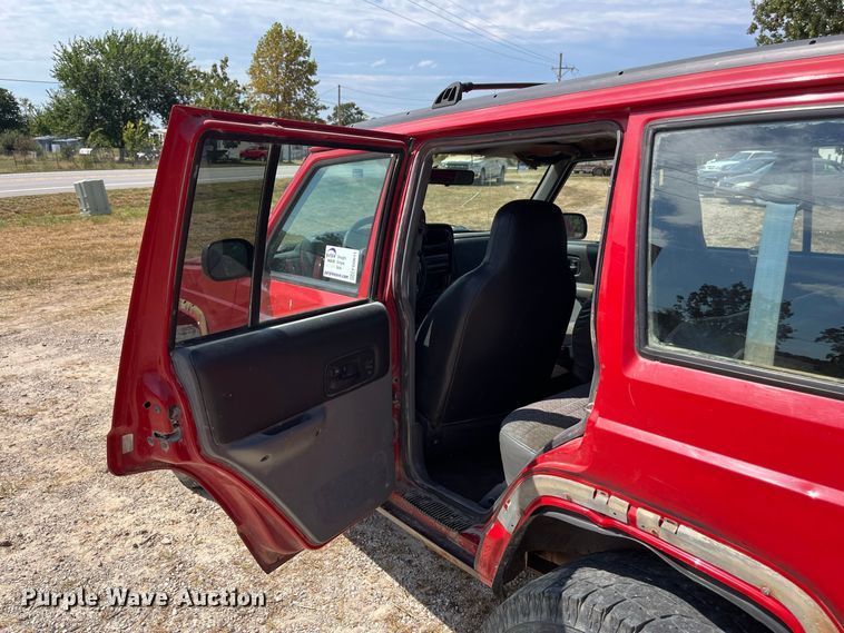 image for item FG0611 1999 Jeep  Cherokee SUV
